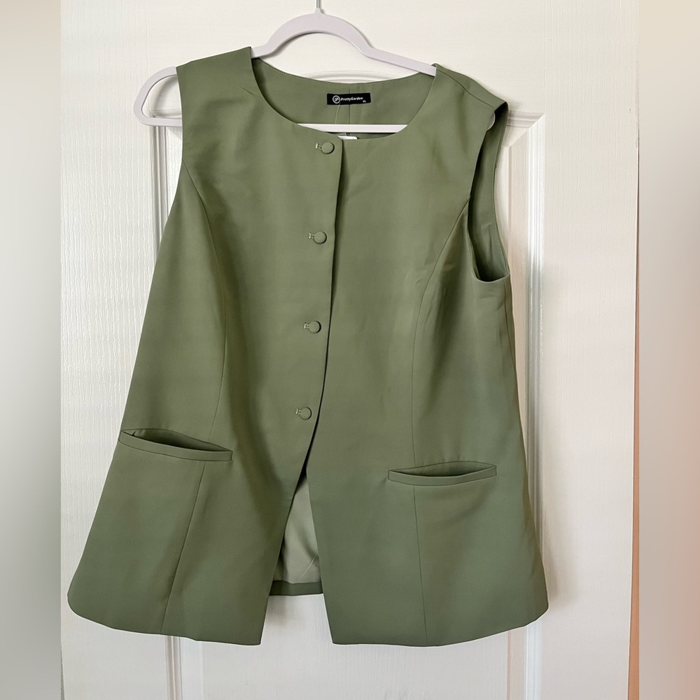 Pretty Garden NWT vest